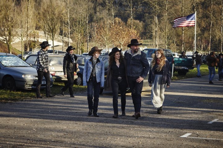 mv5bmtgxnjm3mtyyn15bml5banbnxkftztgwmti2mta2nte-_v1_sy1000_cr0015001000_al_