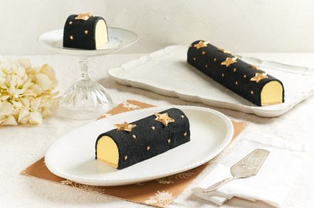 Goodwood Park Hotel D24 Durian Starry Starry Night Ice Cream Cake