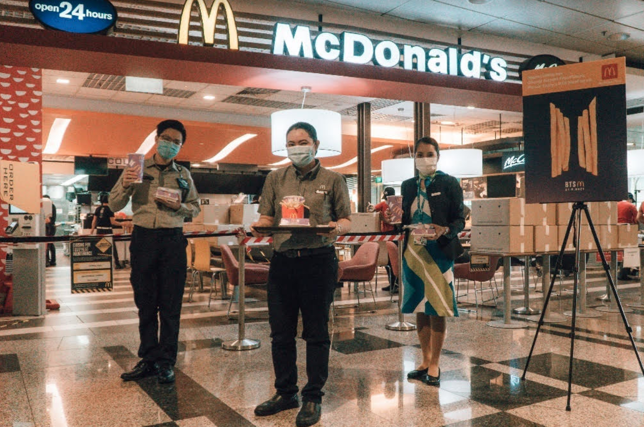 McDonalds® Singapore Applauds Changi Airports Frontline Heroes with 2,000  BTS Meals – Bakchormeeboy